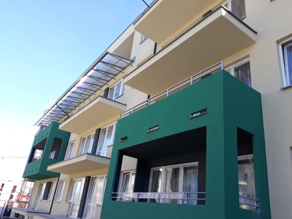 Termoizolacja czterokondygnacyjnego bloku mieszkalnego.