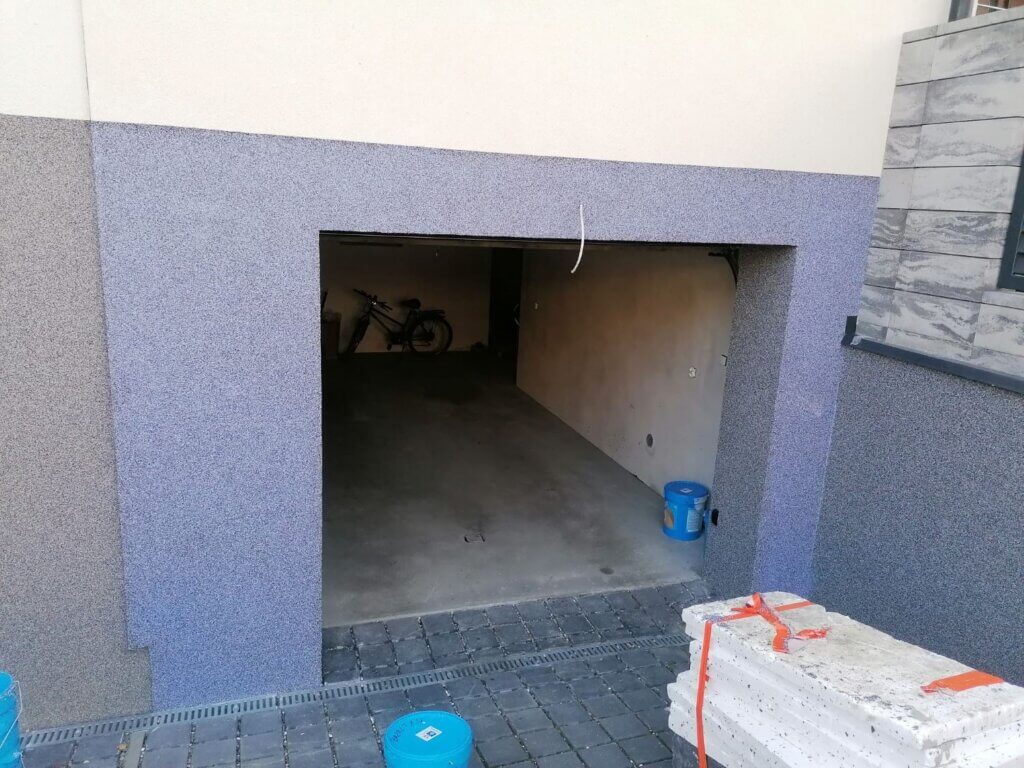 Budynek jednorodzinny. Termoizolacja metoda lekka mokra.