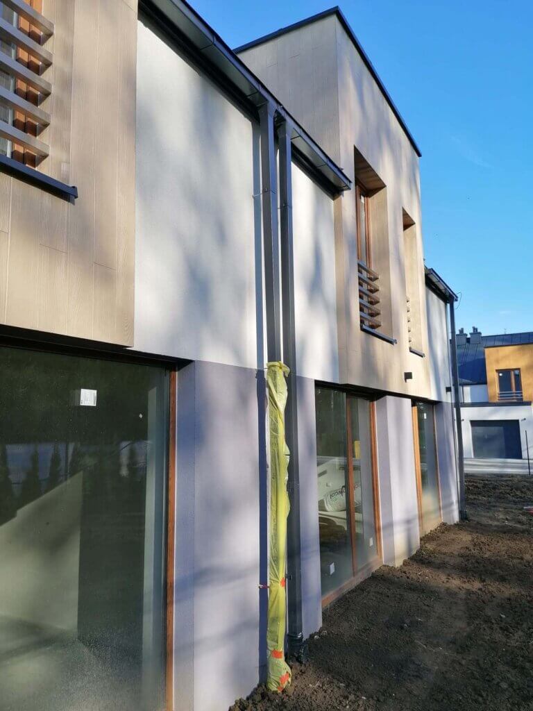 Termoizolacja nowego budynku w zabudowie szeregowej.